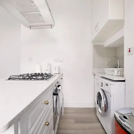 Paddington Modern Flat