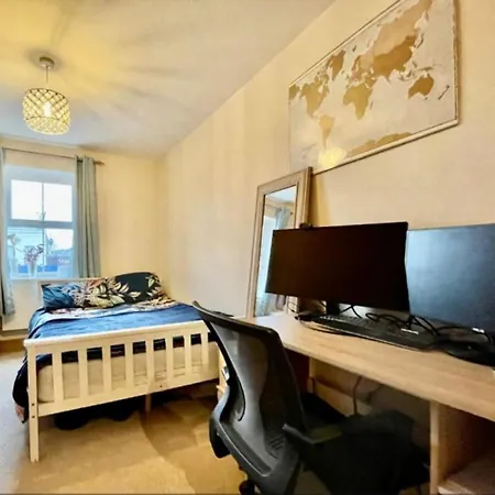 Cosy 2 Bedroom With Gated Parking By River Thames Apartment Kingston upon Thames (Greater London)