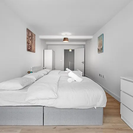 Apartment 3 Bedroom Sleep12 In Mr2