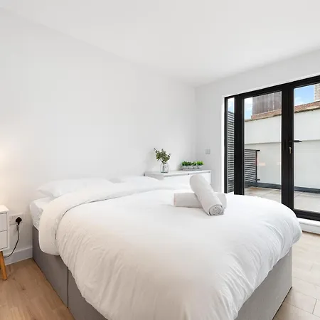 Apartment 3 Bedroom Sleep12 In Mr2 London
