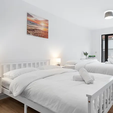 Apartment 3 Bedroom Sleep12 In Mr2 *