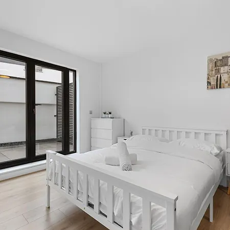 Apartment 3 Bedroom Sleep12 In Mr2 *