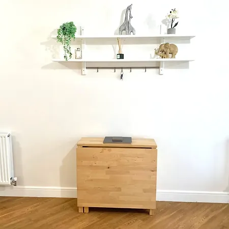 Dagenham 1 Bed Flat With Views Apartment