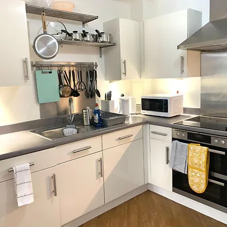 Dagenham 1 Bed Flat With Views Apartment *