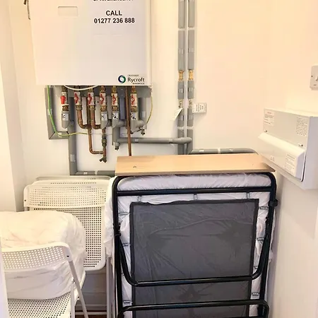 Dagenham 1 Bed Flat With Views