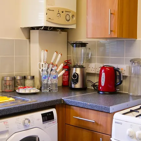 Ground Floor Flat Free Parking Apartment *