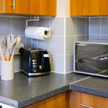 Ground Floor Flat Free Parking Apartment