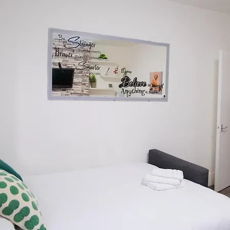 Apartment Ground Floor Flat Free Parking London