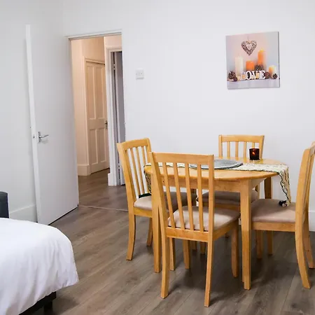 Apartment Ground Floor Flat Free Parking *