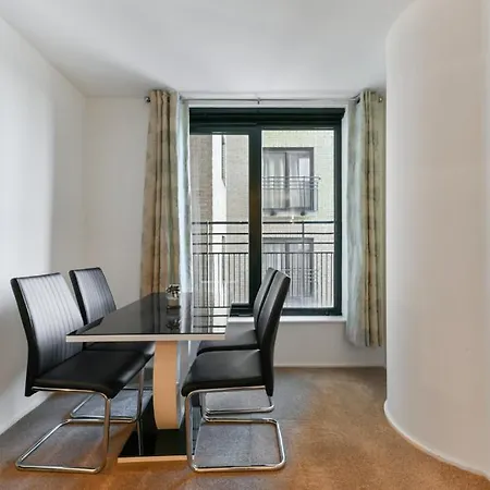 Large 1 Bed Flat Near Hyde Park Apartment