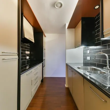 Large 1 Bed Flat Near Hyde Park *