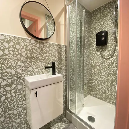 Cozy En-suite Loft In Trendy Local * London