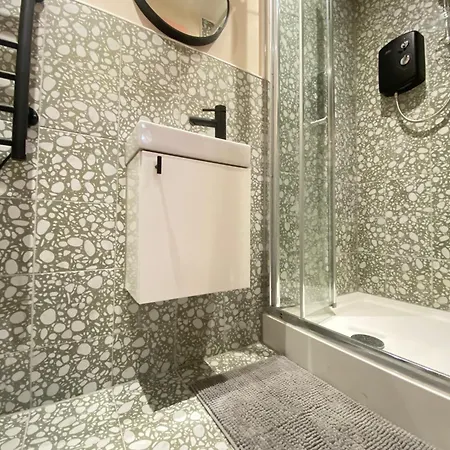 Cozy En-suite Loft In Trendy Local *