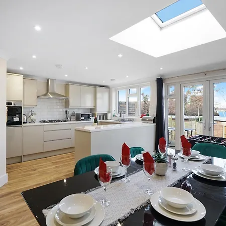 Luxurious House In Wembley - Garden * London