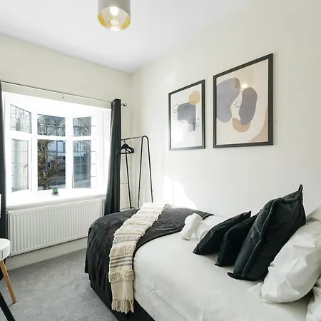 Holiday home Luxurious House In Wembley - Garden