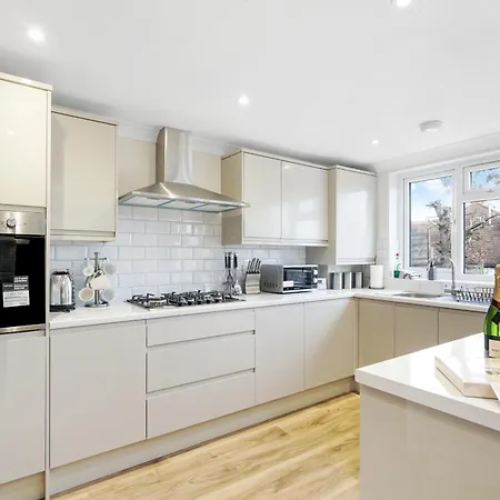Holiday home Luxurious House In Wembley - Garden London