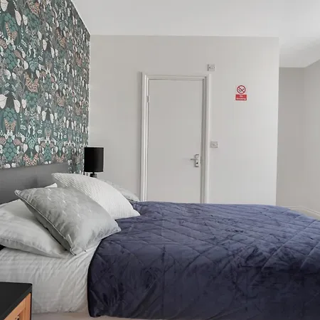 Place To In Longbridge Homestay *