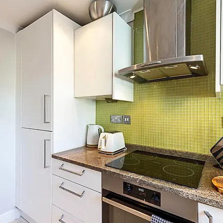Contemporary And Spacious Kensington