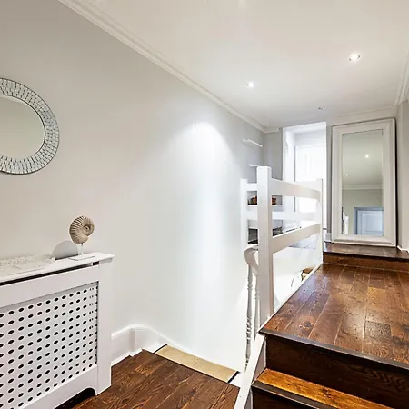 Contemporary And Spacious Kensington London