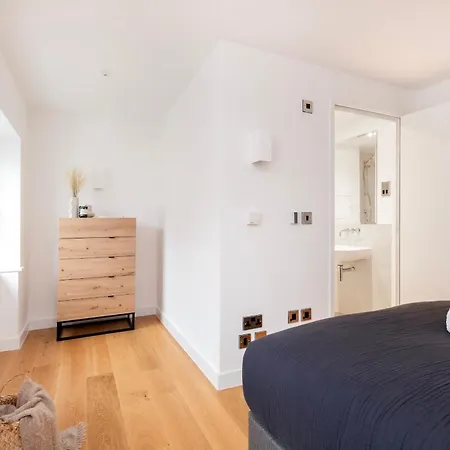 Fitzrovia & Soho - 2br With Balcony - Cityapartmentstay לונדון