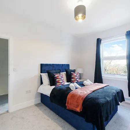 Luxurious House In Wembley - Garden Holiday home