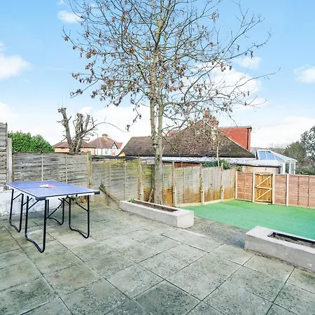 Holiday home Luxurious House In Wembley - Garden