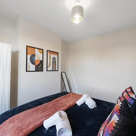 Luxurious House In Wembley - Garden Holiday home London