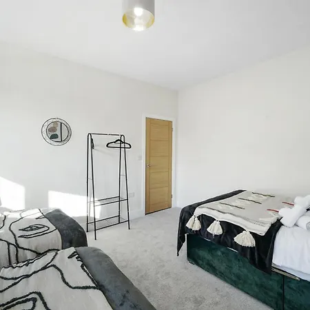 Holiday home Luxurious House In Wembley - Garden