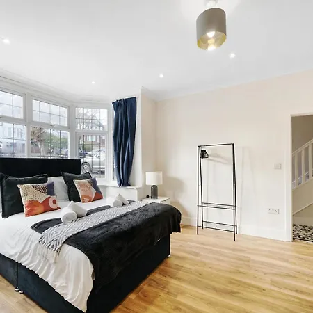 Holiday home Luxurious House In Wembley - Garden *