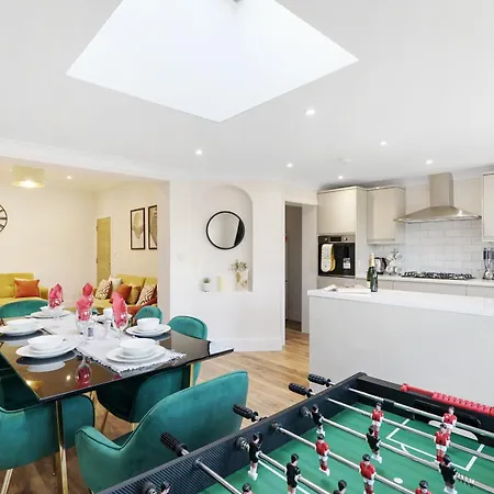 Holiday home Luxurious House In Wembley - Garden London
