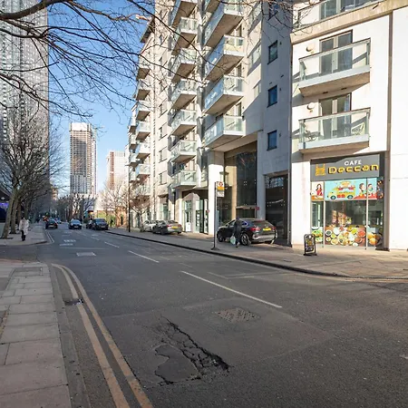 Affordable & Modern 1 Bedroom Canary Wharf Apartment