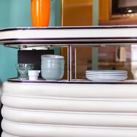 Chelsea Art Deco Balcony Apartment *