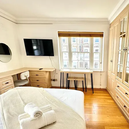 Hyde Park Corner House *