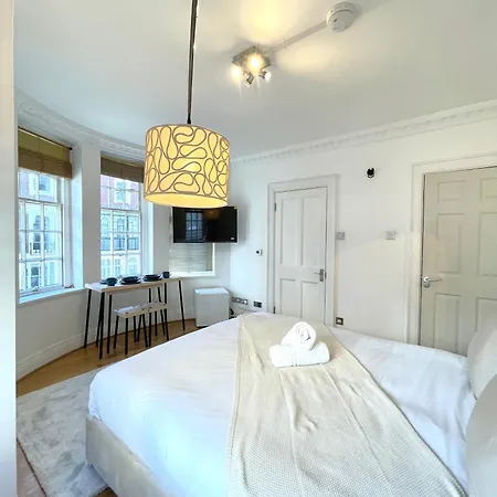 Hyde Park Corner House *