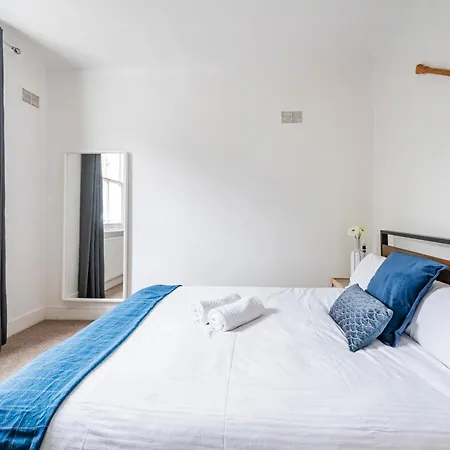 Beautiful Garden Flat Near Chelsea *