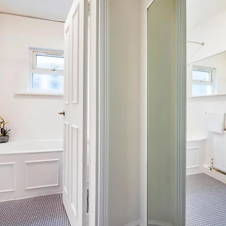 Beautiful Garden Flat Near Chelsea * London