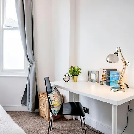 Beautiful Garden Flat Near Chelsea Apartment London