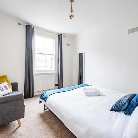 Beautiful Garden Flat Near Chelsea Apartment