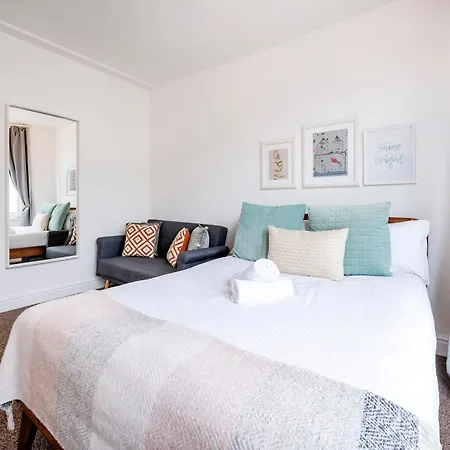 Beautiful Garden Flat Near Chelsea
