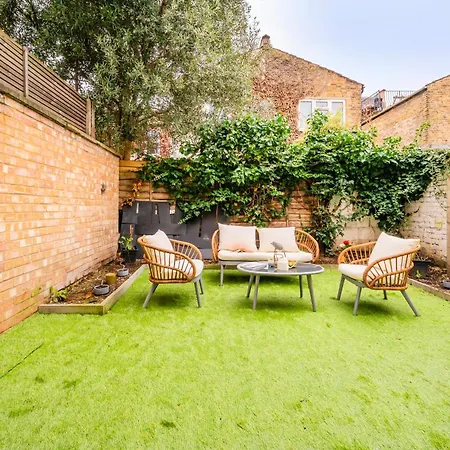 Beautiful Garden Flat Near Chelsea Apartment London
