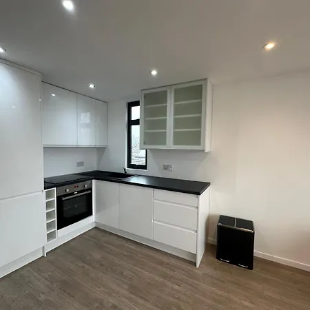 Luxurious & Elegant 6-bed House Villa Barnet