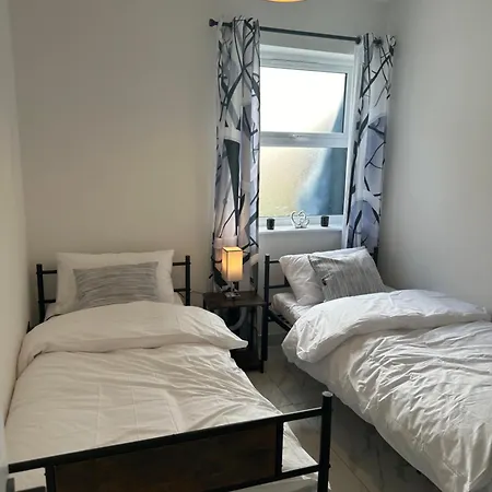 Luxurious & Elegant 6-bed House * Barnet