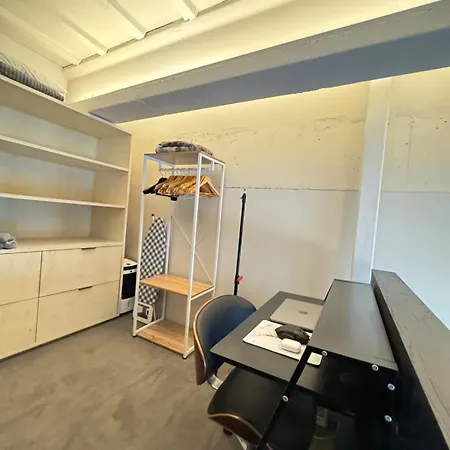 Industrial-chic 1bd Loft By The River Fulham! London
