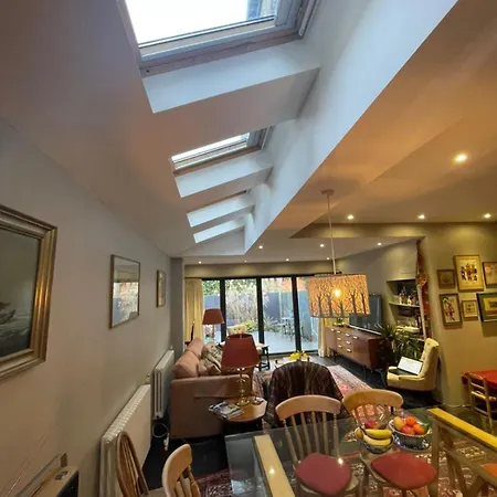 Luxurious 1 Bedroom Flat With Private Garden Apartment London