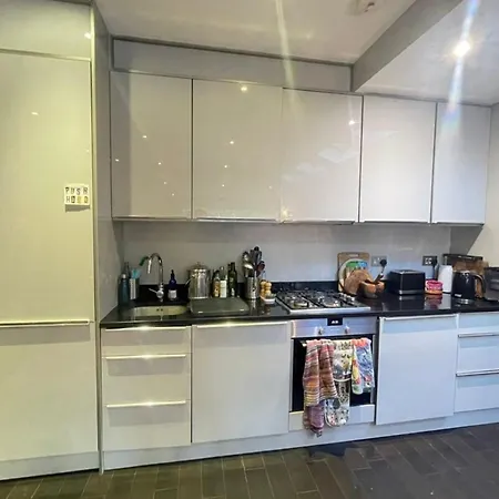 Luxurious 1 Bedroom Flat With Private Garden * London