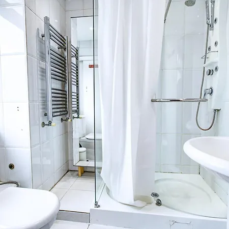 Apartment Gorgeous 5-bedrooms 5-bathrooms In