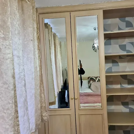 - Sleeps 4 - Parking - Garden - Petfriendly * London