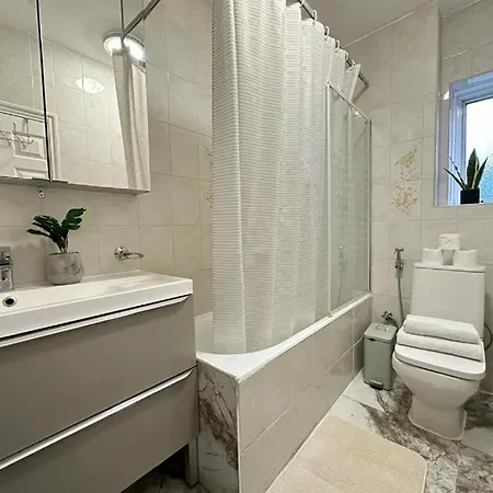 Mayfair Family Apartment