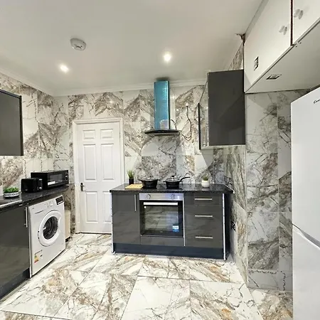 Mayfair Family Apartment