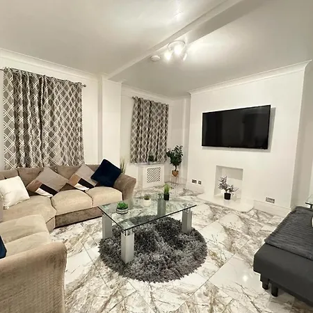 Mayfair Family Apartment *